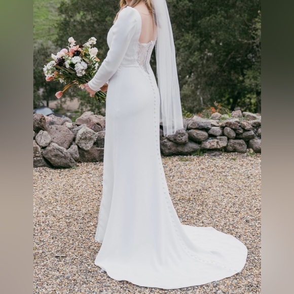 Elegant White Long Sleeve Wedding Dress